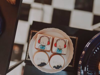 biscoito pintado com identidade visual do evento