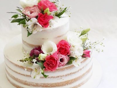 semi naked cake com flores