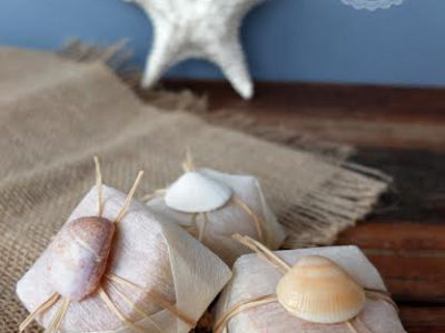 Bem casado papel creme com fita palha e concha