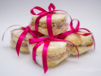 bem casado no plastico com fita pink