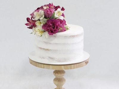 Semi naked cake com flores