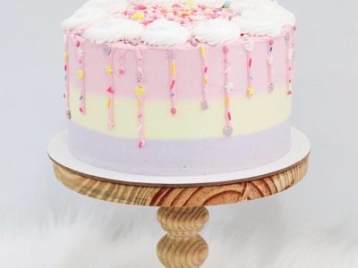 Drip cake com sprinkles