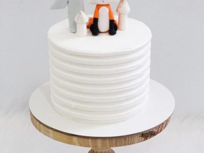 Bolo Buttercream com topo personalizado