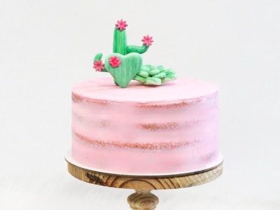 Semi naked cake rosa com topo personalizado